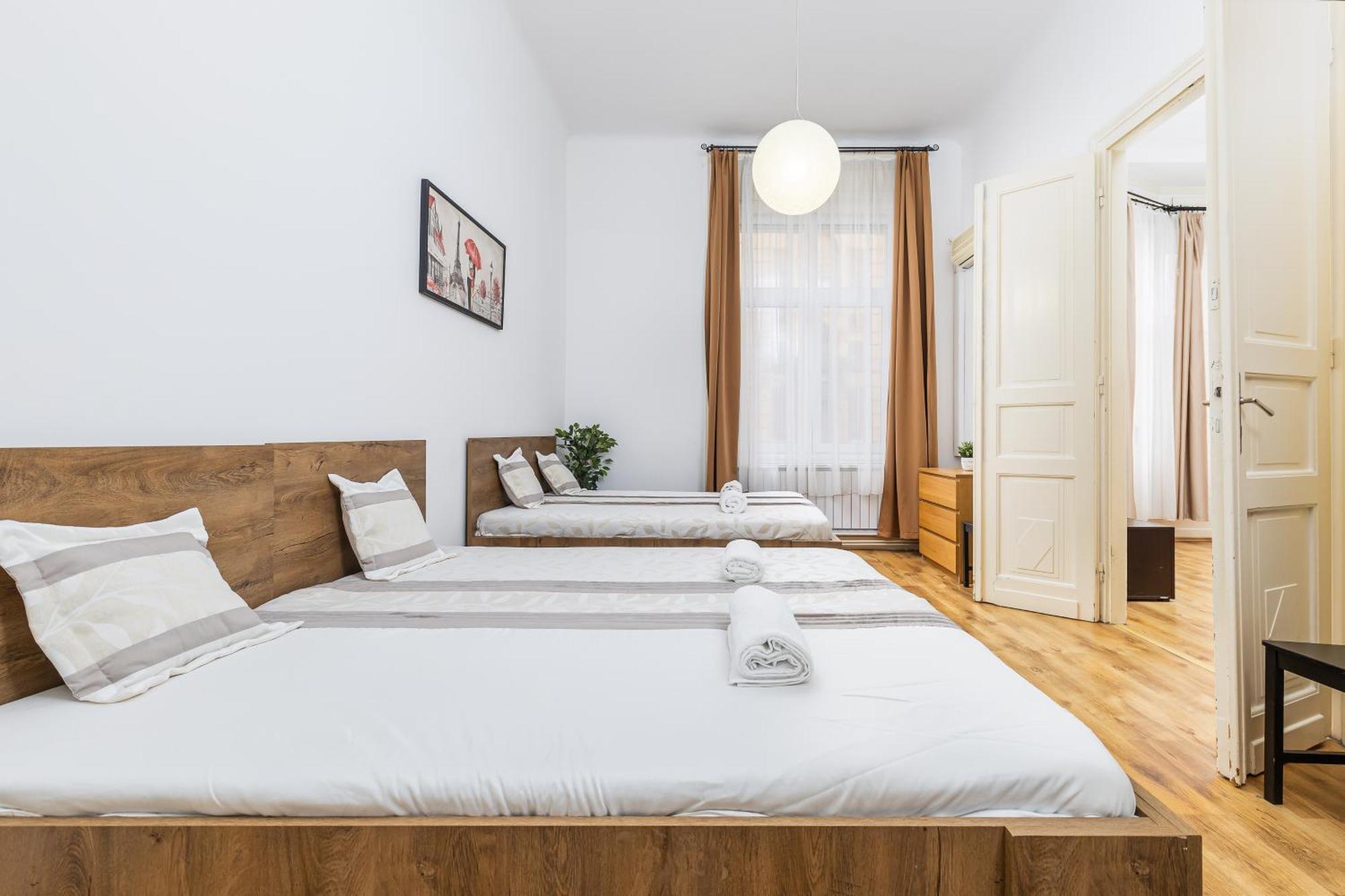 Real Apartments Lovag Budapest Exteriör bild