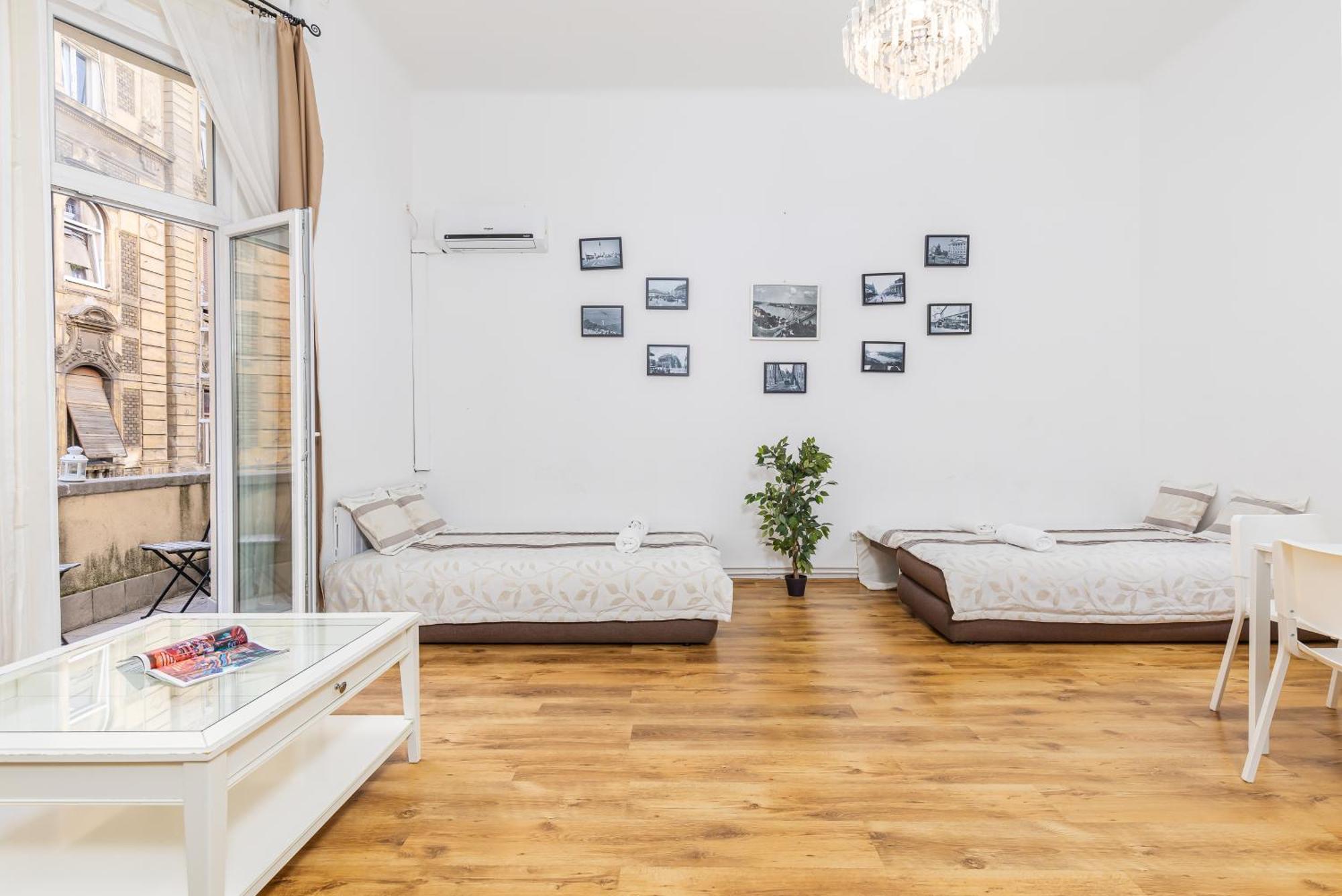 Real Apartments Lovag Budapest Exteriör bild