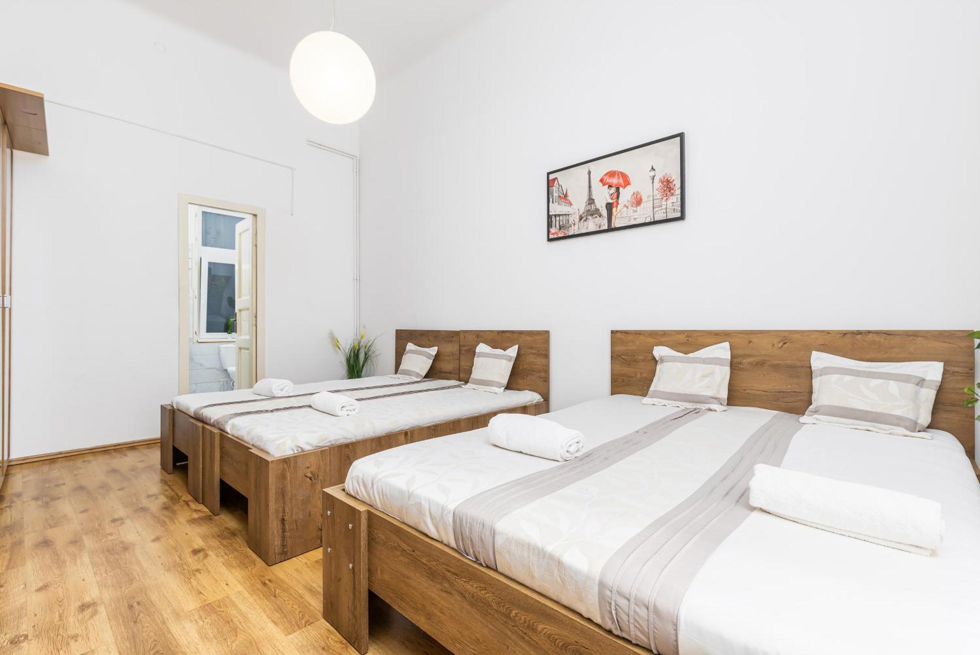 Real Apartments Lovag Budapest Exteriör bild
