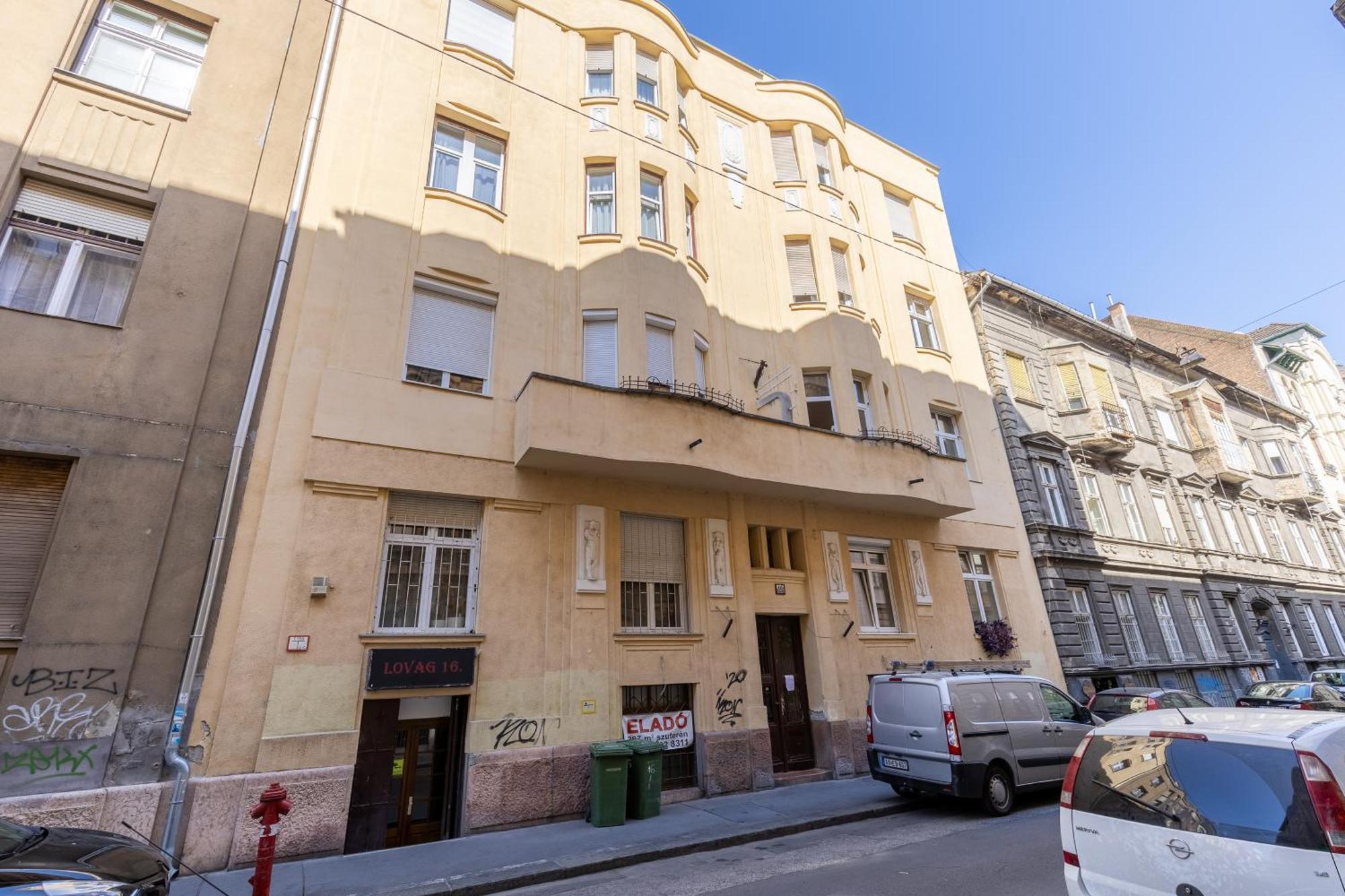 Real Apartments Lovag Budapest Exteriör bild